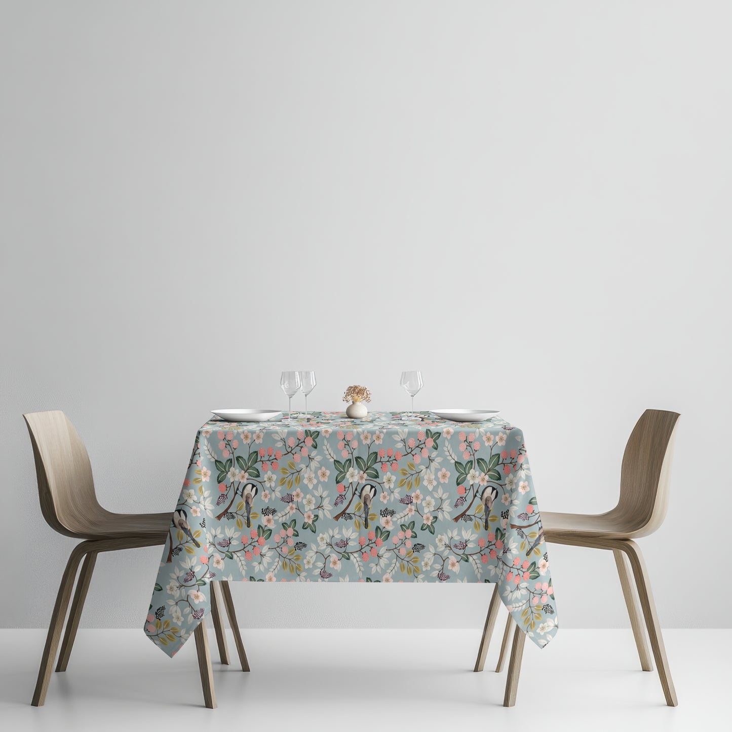 Jacquard Tischdecke aus beschichteter Baumwolle mit Fleckenschutz DG132 hellblau Beeren Meisen eckig rund ovall