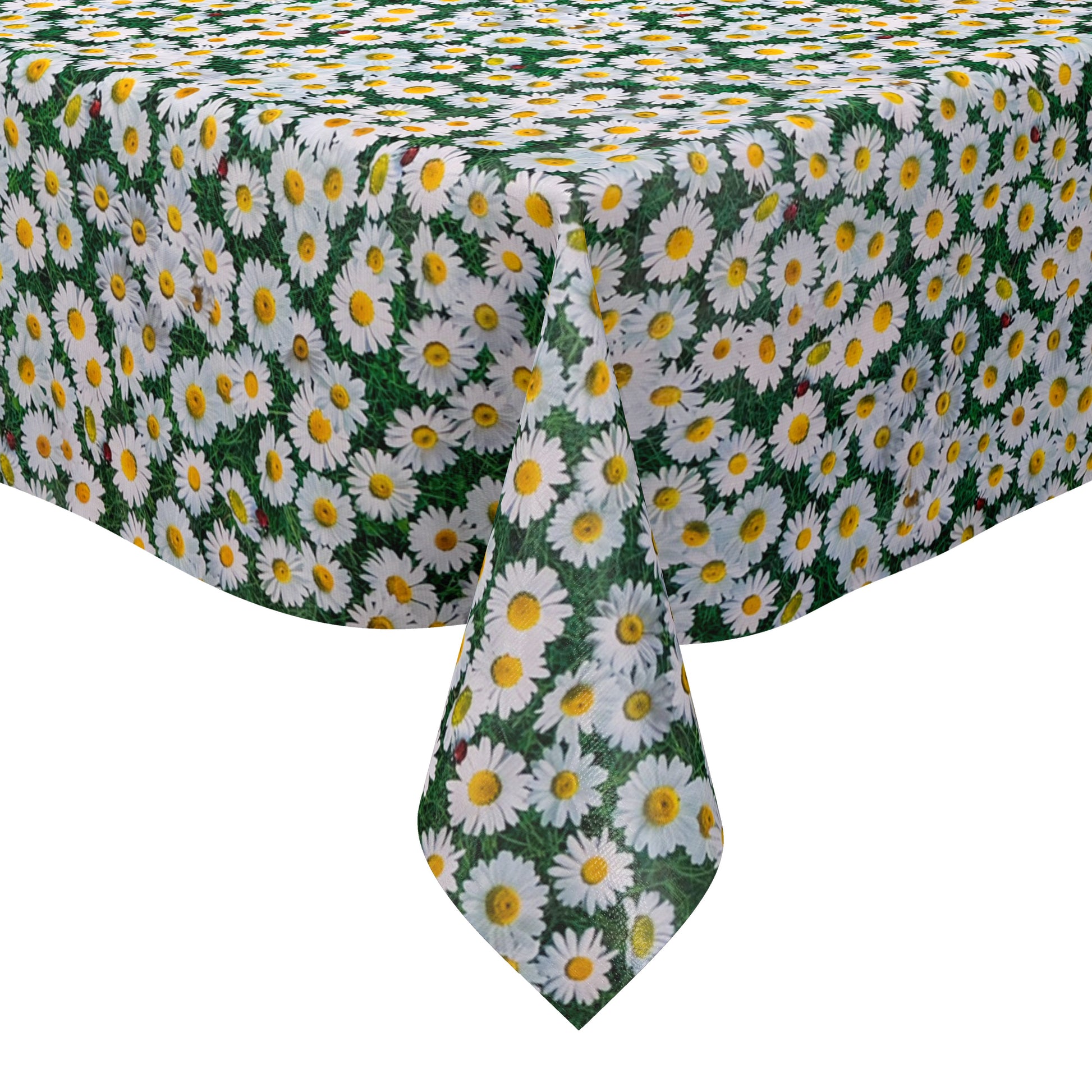 Rechteckige Wachstuch-Tischdecke mit dichtem Gänseblümchen-Muster. Zahlreiche weiße Blüten mit gelber Mitte bedecken einen grünen Hintergrund aus Blättern und Gräsern und erzeugen die Optik einer blühenden Sommerwiese. Zwischen den Blüten sind vereinzelt kleine Marienkäfer zu sehen, die dem floralen Design einen natürlichen und verspielten Akzent verleihen. Die Tischdecke fällt über die Kanten eines Tisches herab.