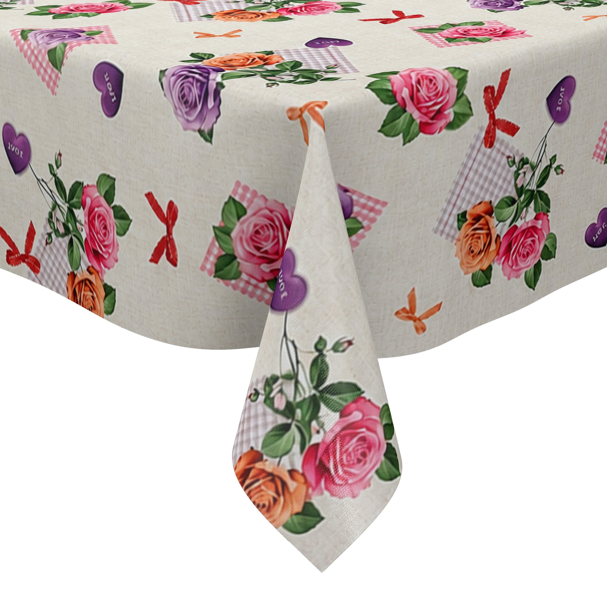 Rechteckige Wachstuch-Tischdecke mit romantischem Blumenmuster auf cremefarbenem Hintergrund. Rosa, lilafarbene und apricotfarbene Rosen wechseln sich mit grünen Blättern, karierten rosa Elementen, kleinen Schleifen und lilafarbenen Herzen mit „Love“-Aufschrift ab. Die Tischdecke fällt dekorativ über die Tischkanten und vermittelt einen verspielten, floralen Landhausstil.