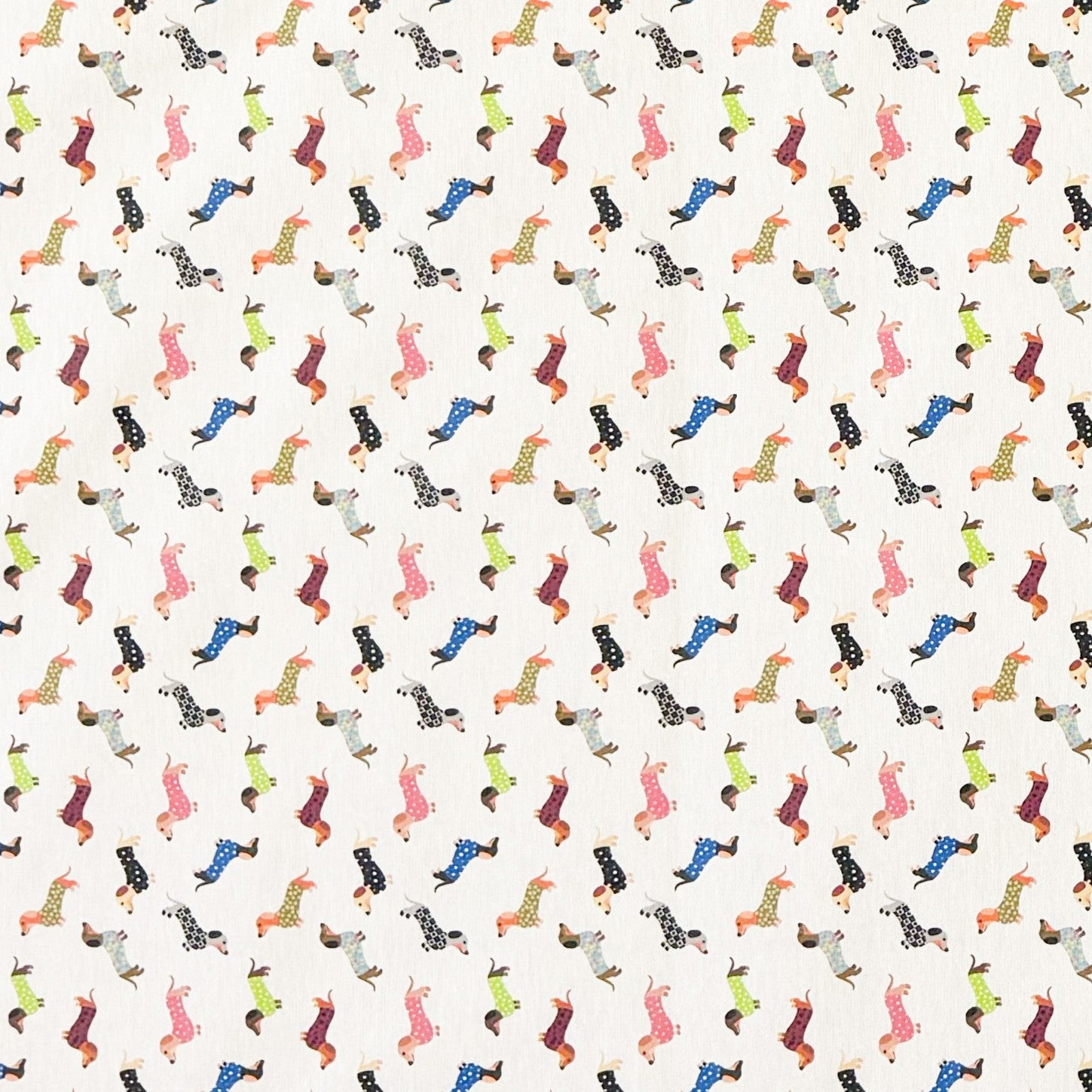 Jacquard Tischdecke aus beschichteter Baumwolle mit kleinem, buntem Dackel-Muster auf hellem Hintergrund, fleckenabweisend und pflegeleicht.
