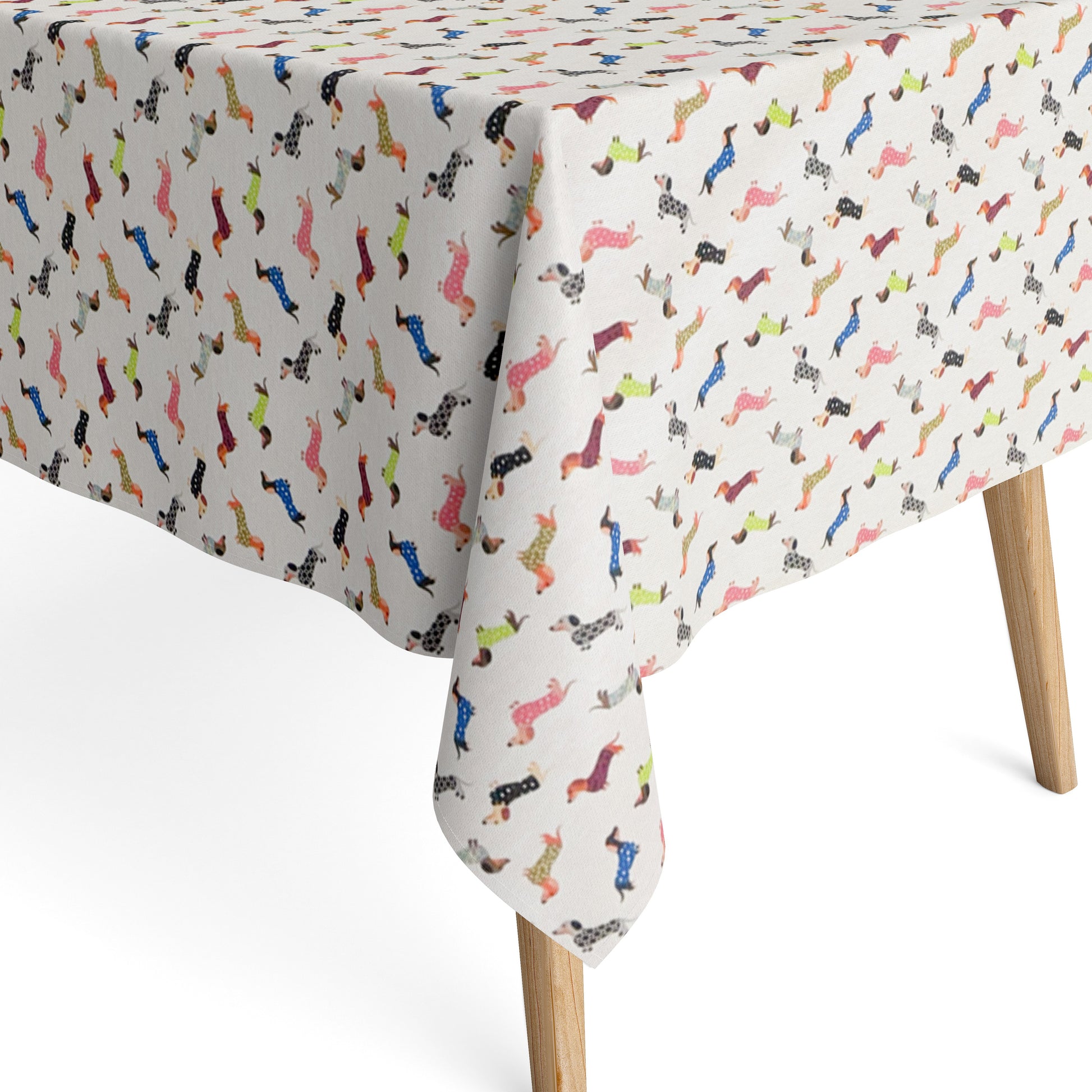 Jacquard Tischdecke aus beschichteter Baumwolle mit kleinem, buntem Dackel-Muster auf hellem Hintergrund, fleckenabweisend und pflegeleicht.