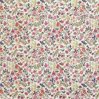 Beschichtete Jacquard-Baumwolltischdecke mit dichtem Streublumenmuster aus kleinen Blüten und feinen Ranken in Rosa, Koralle, Gelb, Grün und Violett auf naturfarbenem Hintergrund, fleckengeschützt und schmutzabweisend.