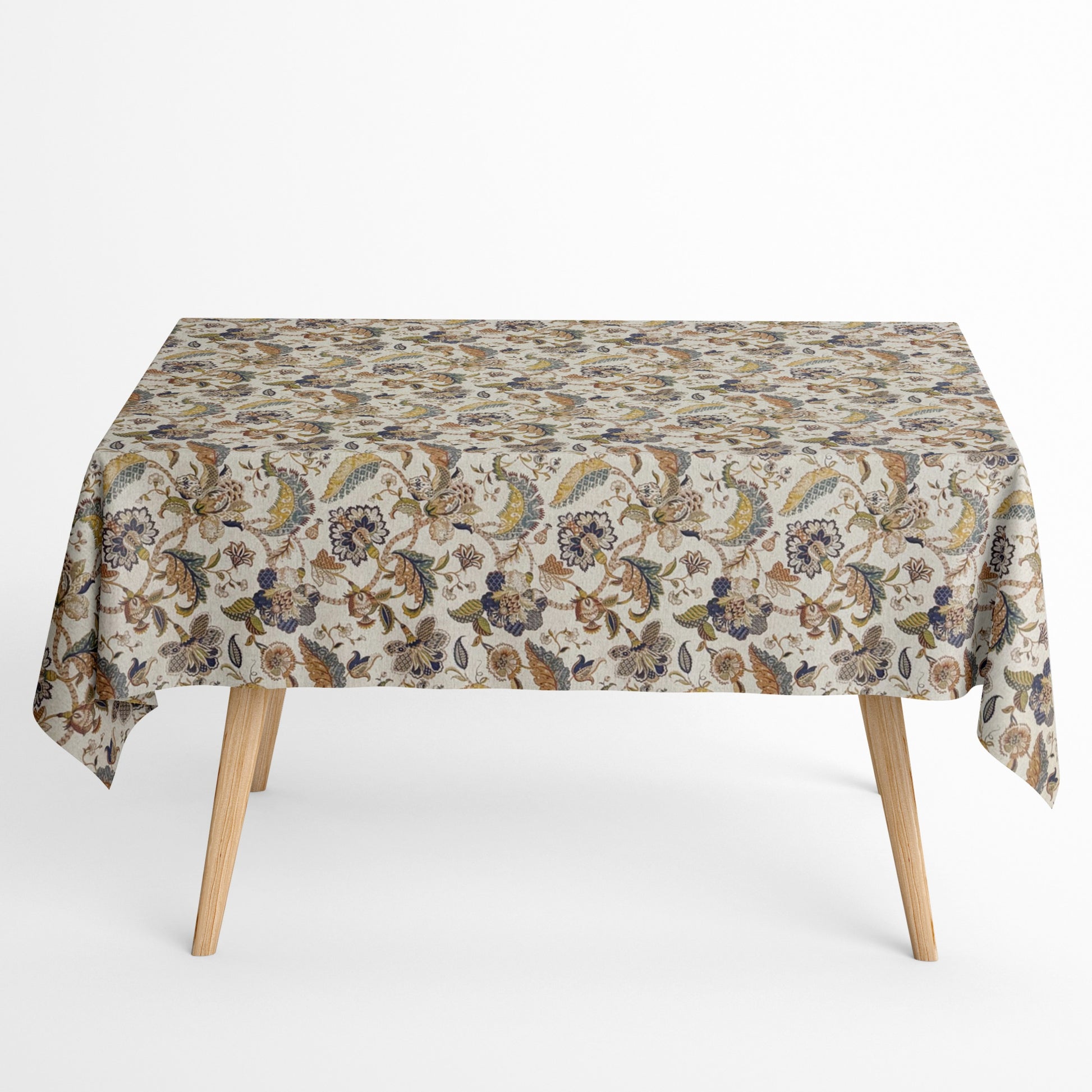 Beschichtete Jacquard-Baumwolltischdecke im Boho- und Indi-Stil mit floralem Paisley-Ornamentmuster in Blau, Gold, Beige, Grün und Braun, fleckengeschützt und schmutzabweisend.