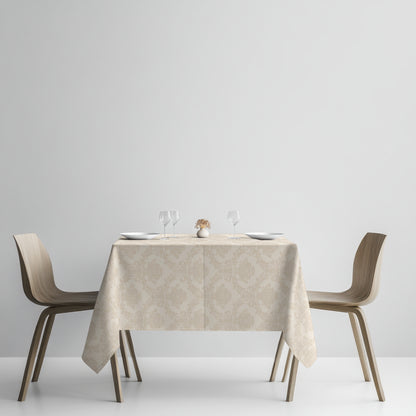 Beige Jacquard-Tischdecke aus beschichteter Baumwolle mit elegantem Ornamentmuster und Fleckenschutz.