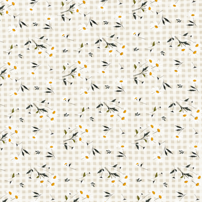 Beige-cremefarbene Wachstuch-Tischdecke mit feinem Karomuster und zarten weißen Margeriten, gelben Blütenmitten sowie filigranen grün-grauen Blättern im harmonischen Landhausdesign.