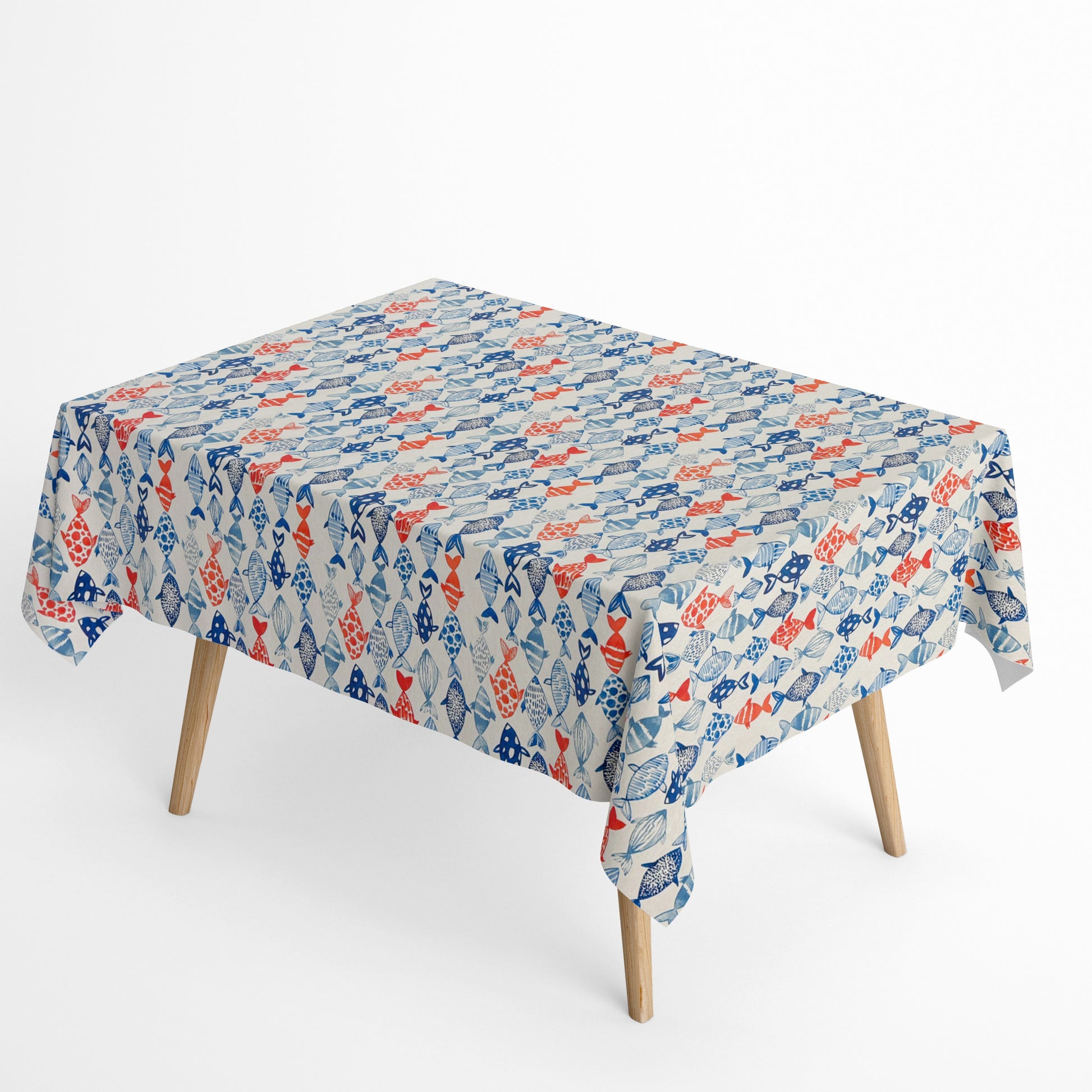 Jacquard Tischdecke aus beschichteter Baumwolle mit maritimem Fischmuster in Blau- und Rottönen auf hellem Hintergrund, fleckenabweisend und pflegeleicht.