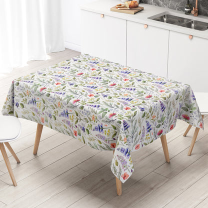 Wachstuch-Tischdecke mit filigranem Wildblumenmuster auf hellem Hintergrund. Zarte Blüten in Rosa, Lila, Blau, Gelb und Koralle werden von feinen grünen Blättern und Gräsern im Aquarellstil ergänzt.