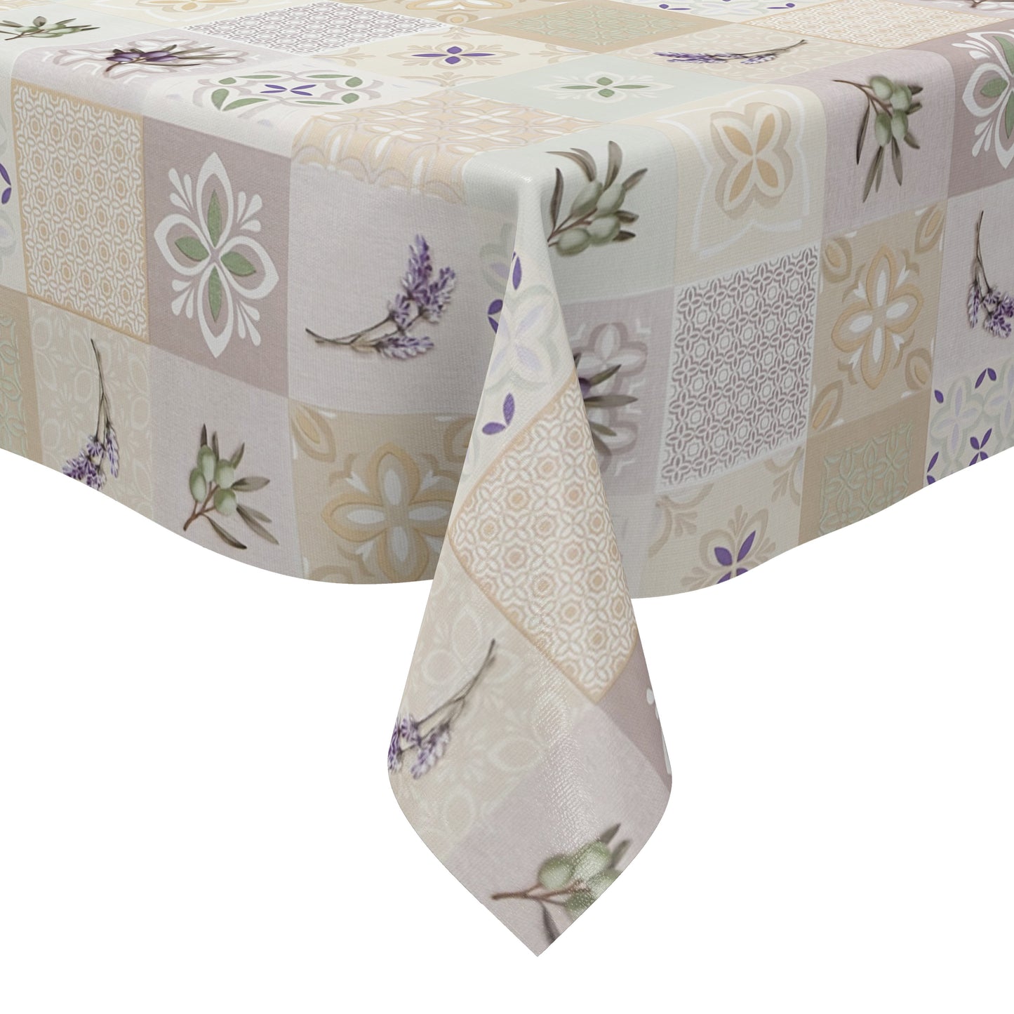 Wachstuch-Tischdecke mit Patchwork-Muster in Creme, Beige und Grau. Dekorative Fliesenornamente, stilisierte Blüten, Lavendel- und Olivenzweige in sanften Grün- und Lilatönen verleihen dem Design einen mediterranen Landhaus-Charme.