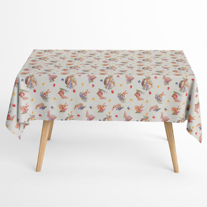 Jacquard-Tischdecke aus beschichteter Baumwolle in Beige mit Osterhasen, bunten Ostereiern und Tulpen in zarten Pastellfarben, fleckenabweisend und frühlingshaft gestaltet