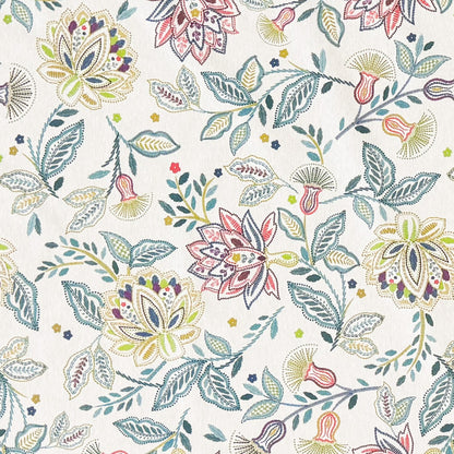  Die Jacquard Tischdecke aus beschichteter Baumwolle zeigt ein elegantes, filigranes Blumenmuster mit feinen Blüten, Blättern und Ranken in sanften Grün-, Blau- und Rosatönen. Die detailreiche Webstruktur verleiht Tiefe, während die Beschichtung sie fleckenabweisend und pflegeleicht macht. 