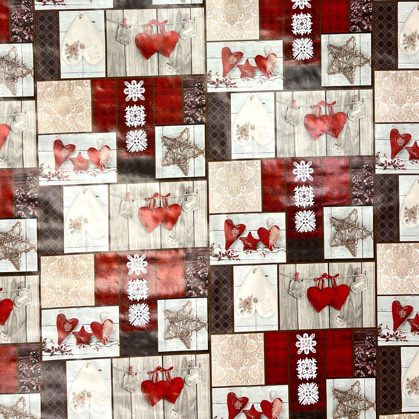 KEVKUS nappe toile cirée Noël 06033-00 coeurs rouges bois carrée ronde ovale